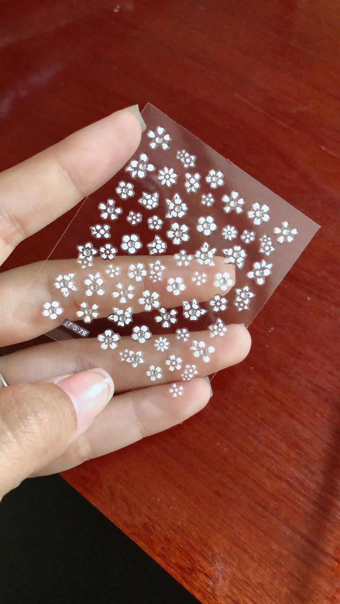 Hoa nổi dán móng - 2 cái ( giao ngẫu nhiên mẫu)