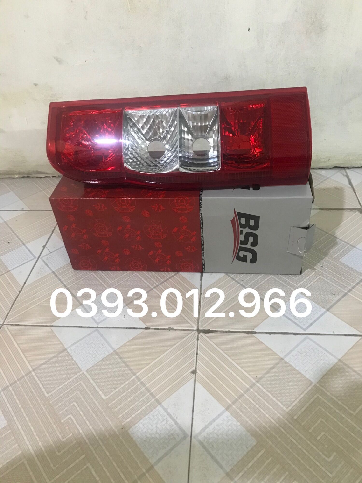 ĐÈN HẬU FORD TRANSIT
