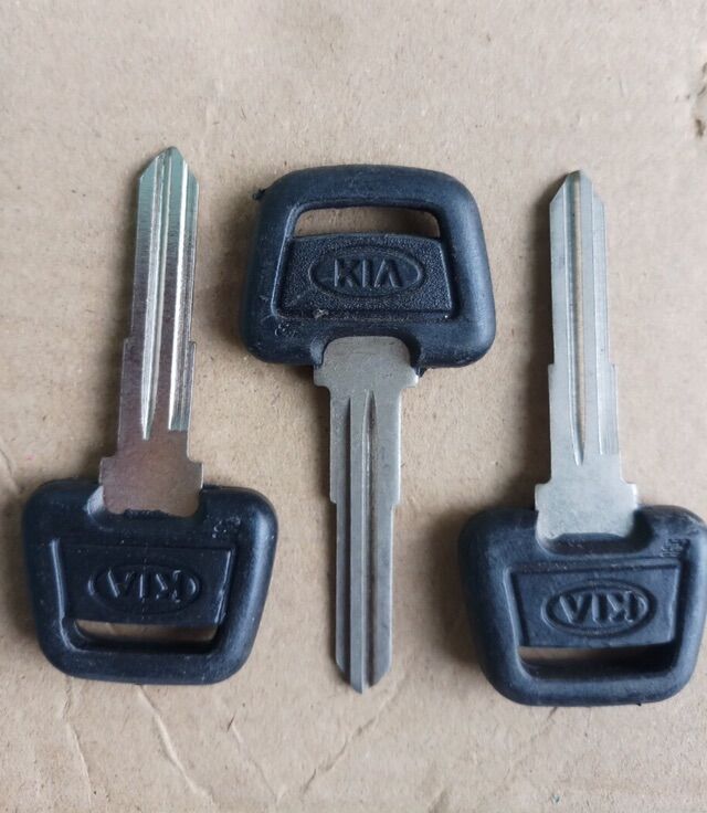 Phôi chìa khoá xe KIA ( rảnh phải , combo 3 chìa )