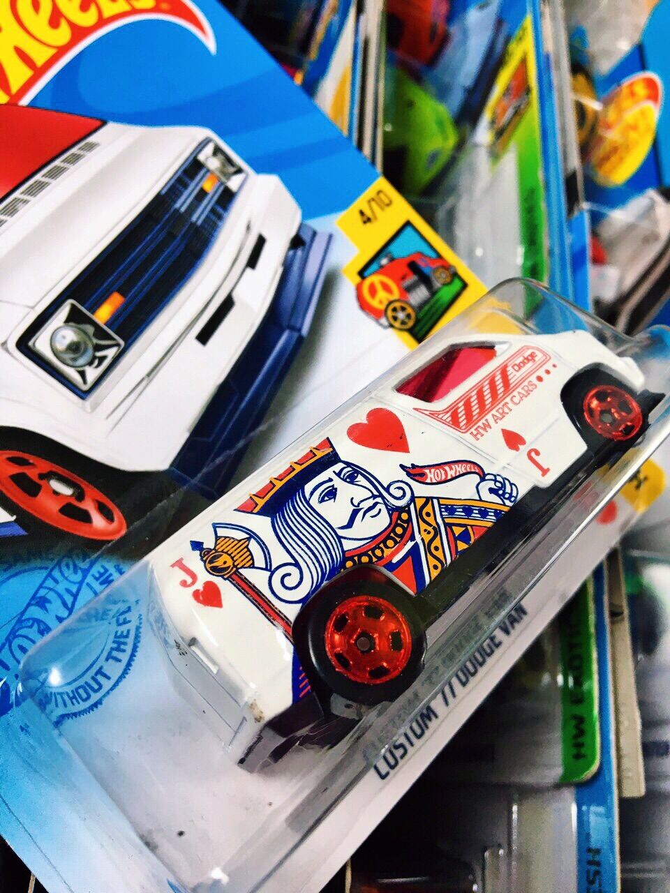 Xe Mô Hình Hot Wheels tỉ lệ 1:64 "Custom '77 Dodge Van" (Treasure Hunt) (Art Cars)