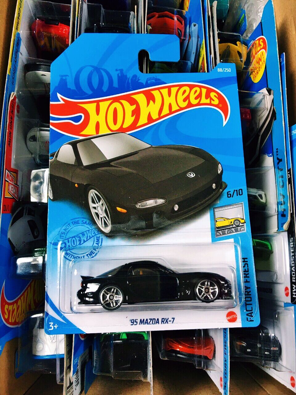 Xe mô hình hot wheels tỉ lệ 1:64 "95 mazda rx-7"
