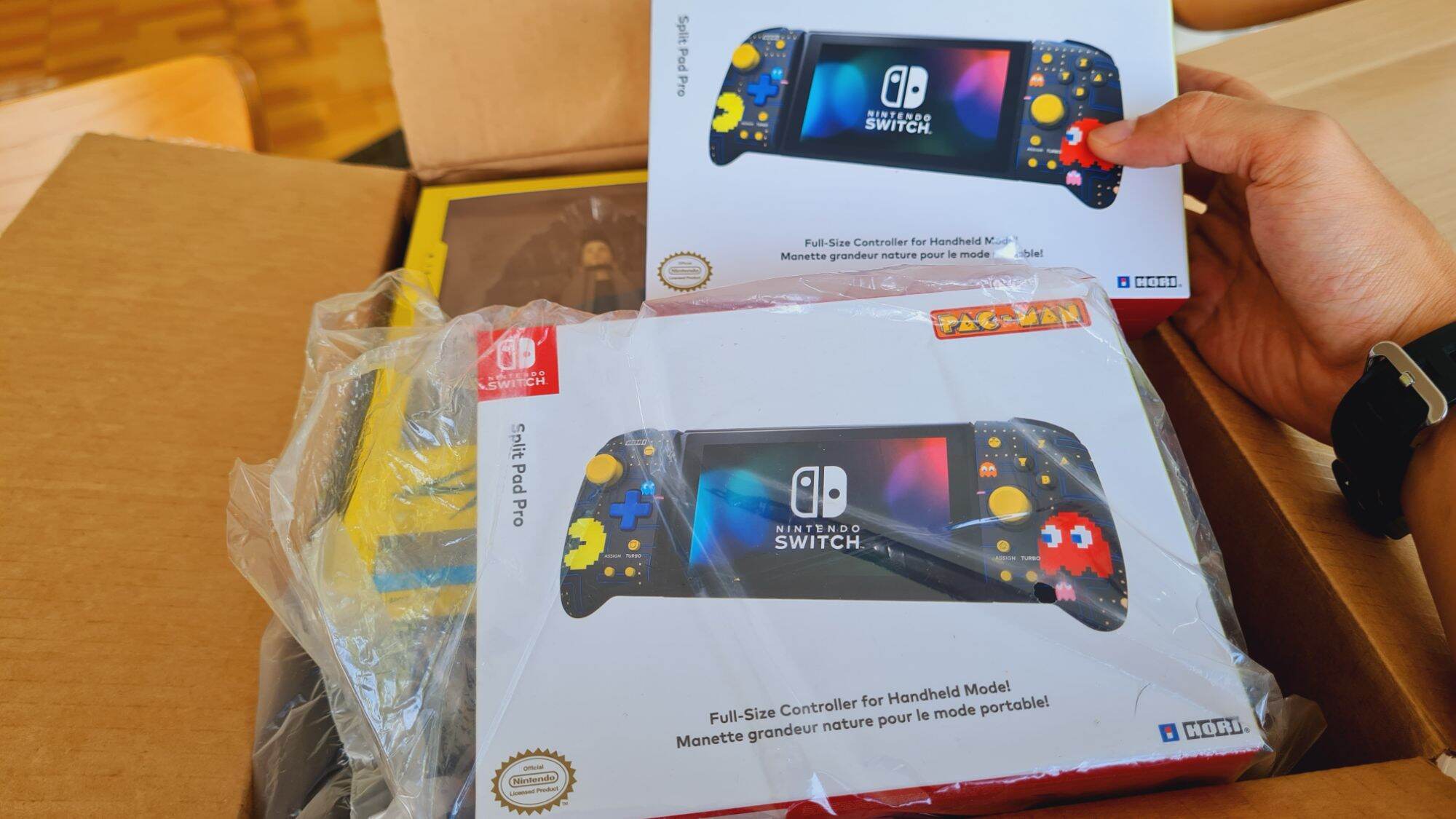 Tay cầm Split Pad Hori Nintendo Switch Pacman