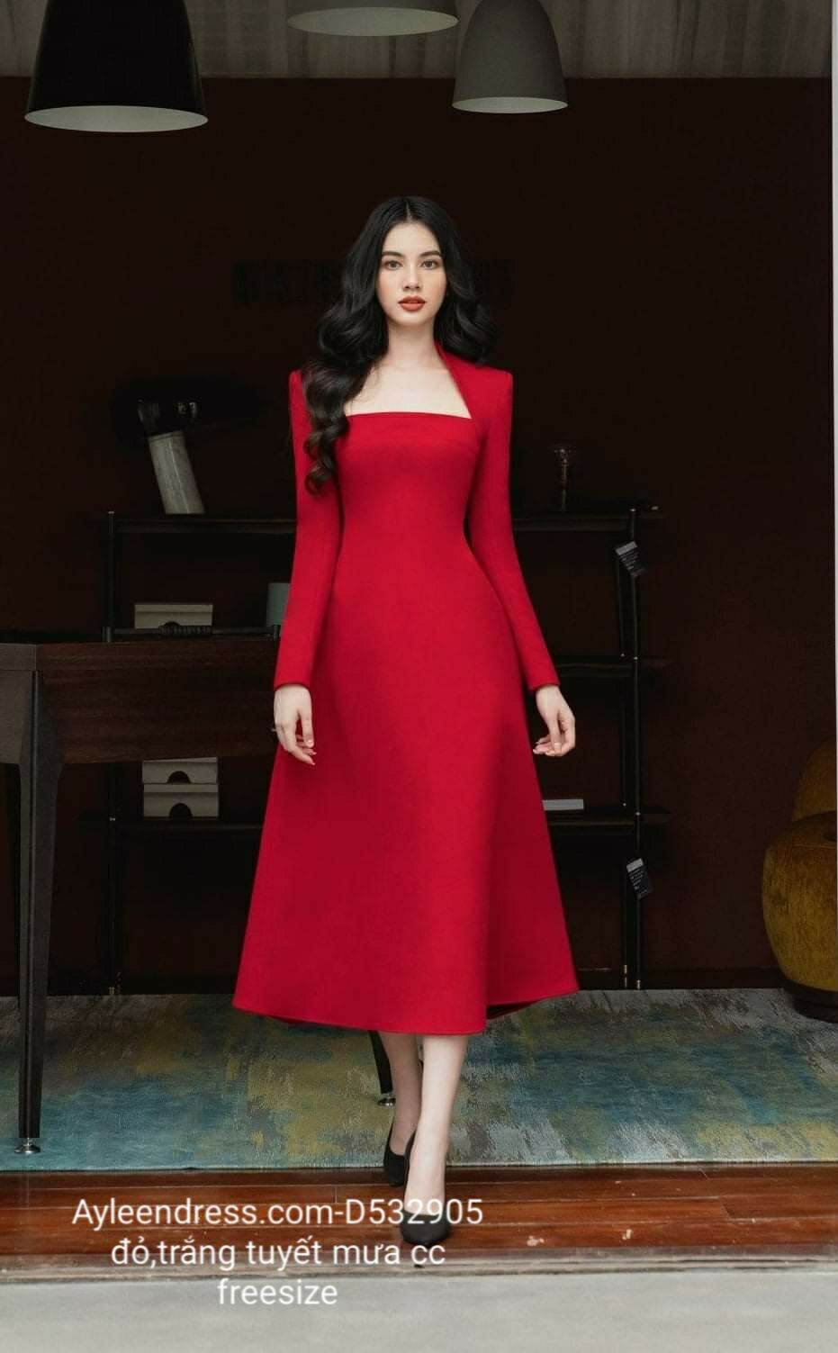 Đầm xòe kiểu tay dài cổ cúp ngực