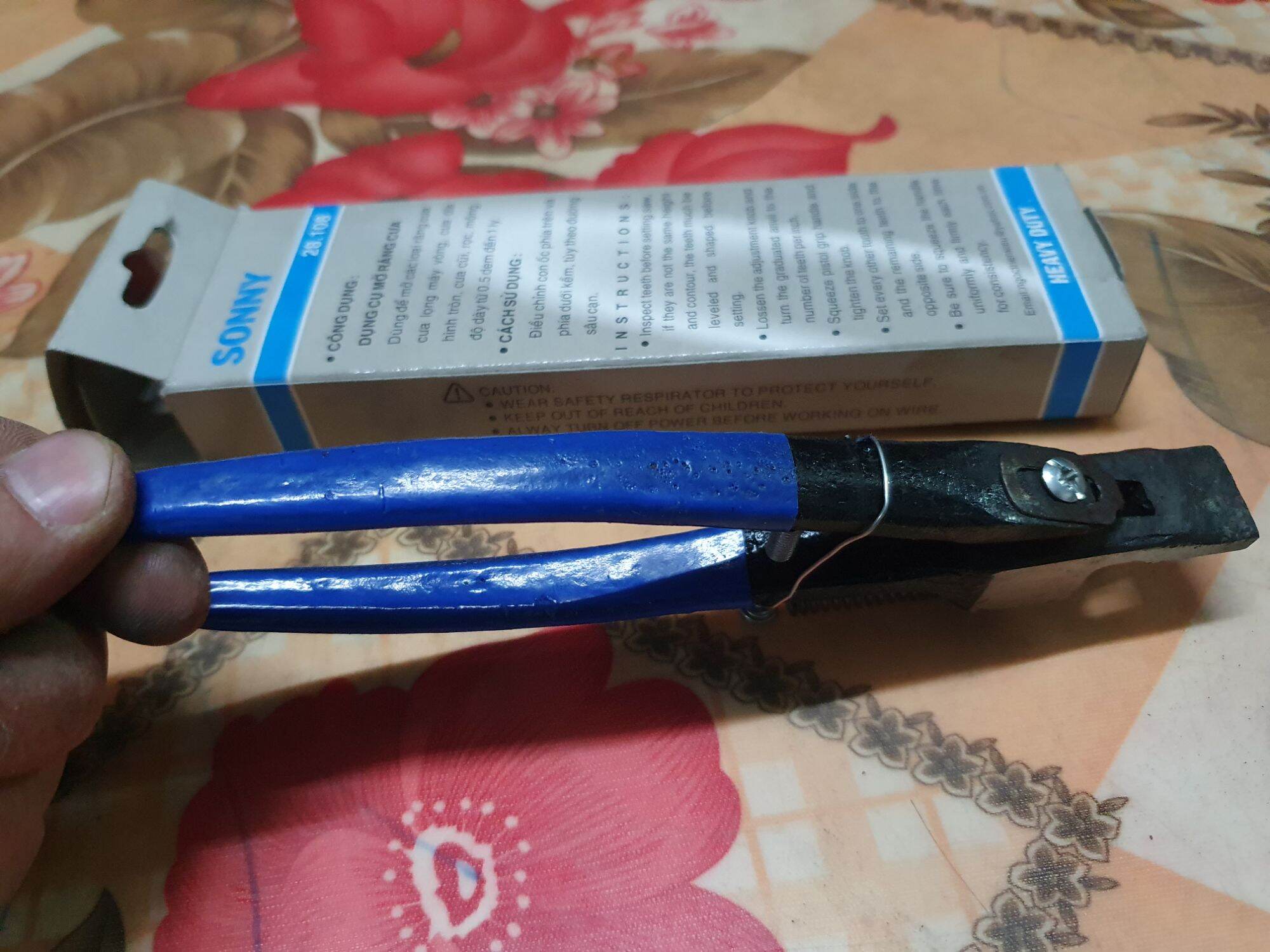 Kìm mở lưỡi cưa vanh đứng