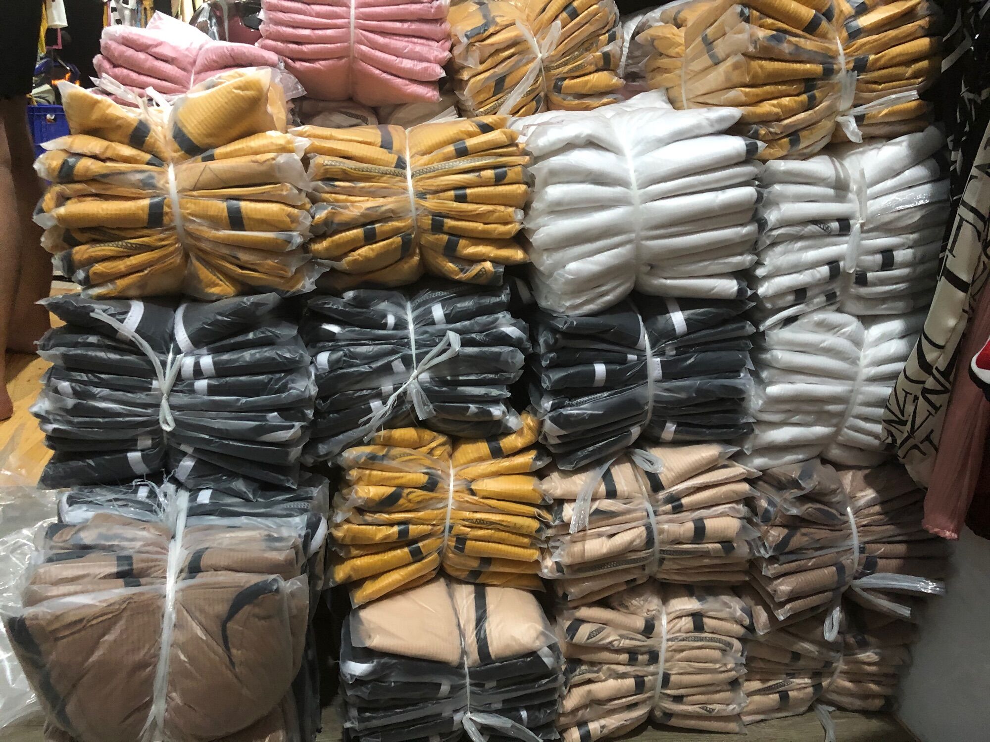 Áo khoát len tay dài phối viền