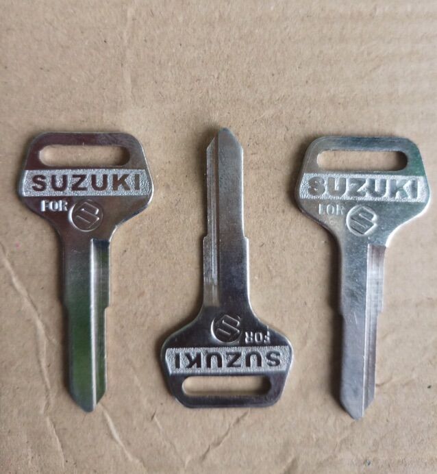 Phôi chìa khoá xe SUZUKI ( rảnh trái , combo 3 chìa )