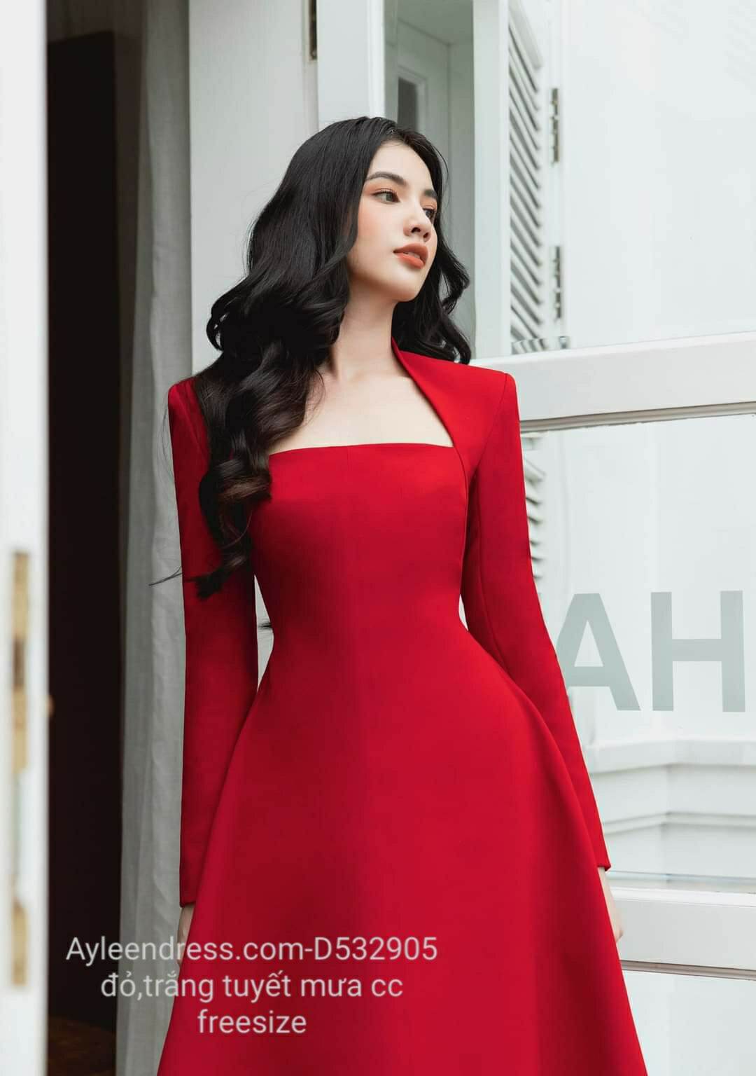 Đầm xòe kiểu tay dài cổ cúp ngực