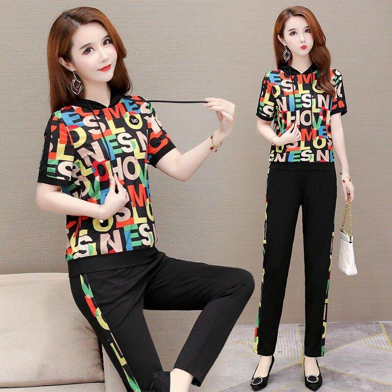 Sét đồ bộ nữ họa tiết chữ 3D phối nón cao cấp