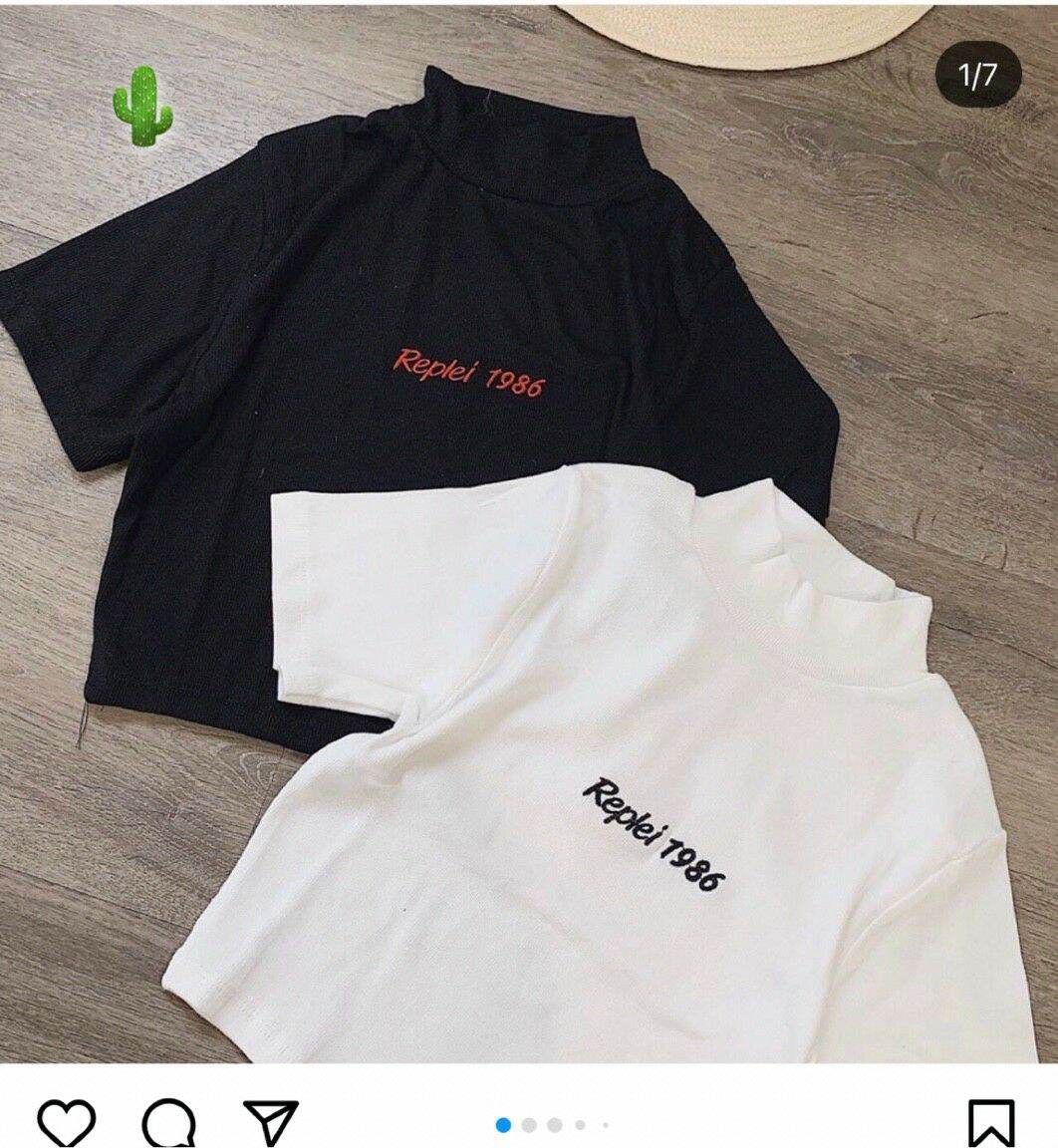 Áo croptop chữ thêu cổ lọ