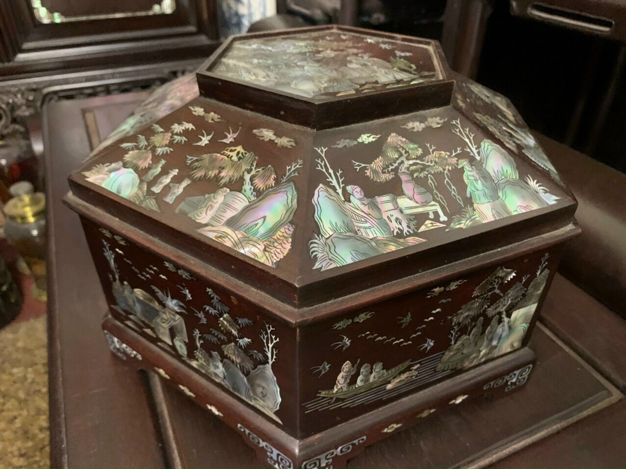 Hộp gỗ đựng bánh kẹo ( tráp lục lăng)