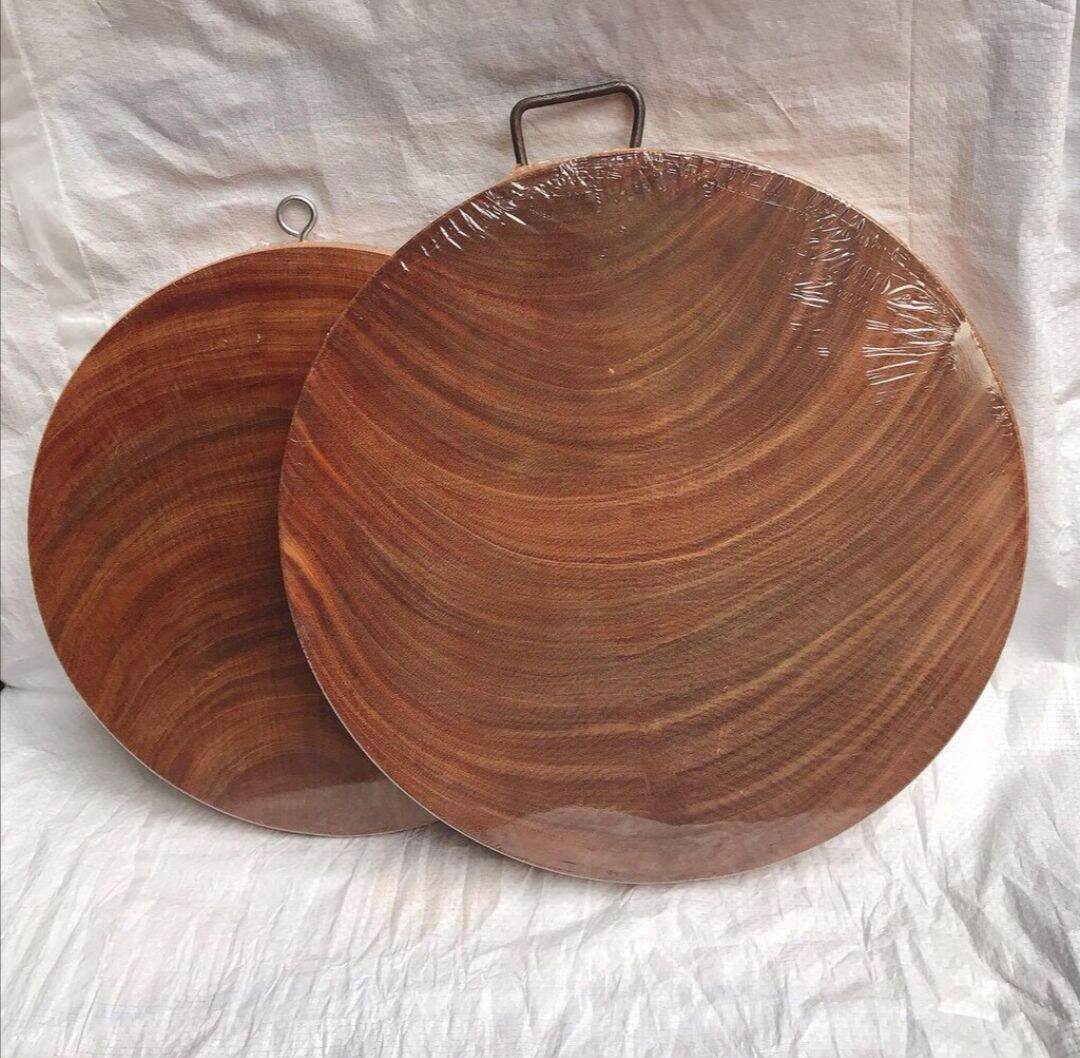 Thớt gỗ Nghiến Tây Bắc. Đường kính từ 26-27cm. Dày 3,5cm. Cam kết không lỗi nhỏ.