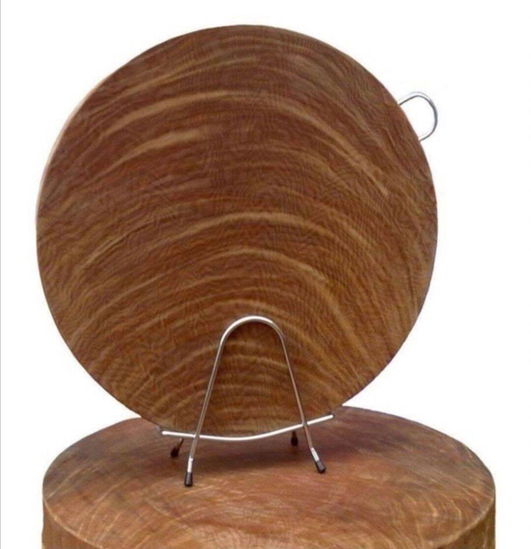 Thớt gỗ nghiến tây bắc. đường kính 30-31cm. dày 4cm. cam kết thớt không lỗi nhỏ.