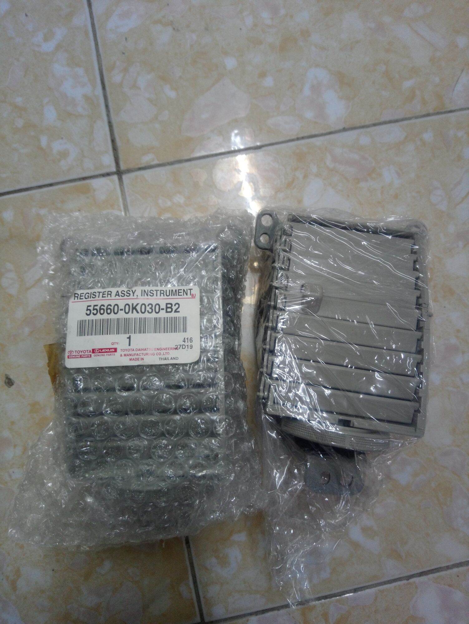Cửa gió điều hoà taplo innova. hàng chính hãng xịn.giá 1 cái