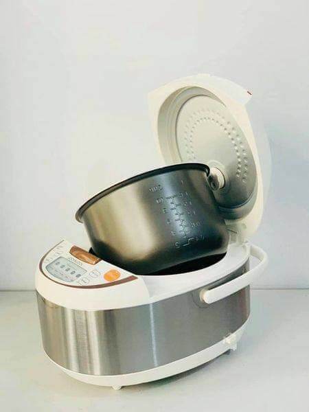 NỒI CƠM ĐIỆN TỬ LOCK&LOCK EJR351BRW 1,8L