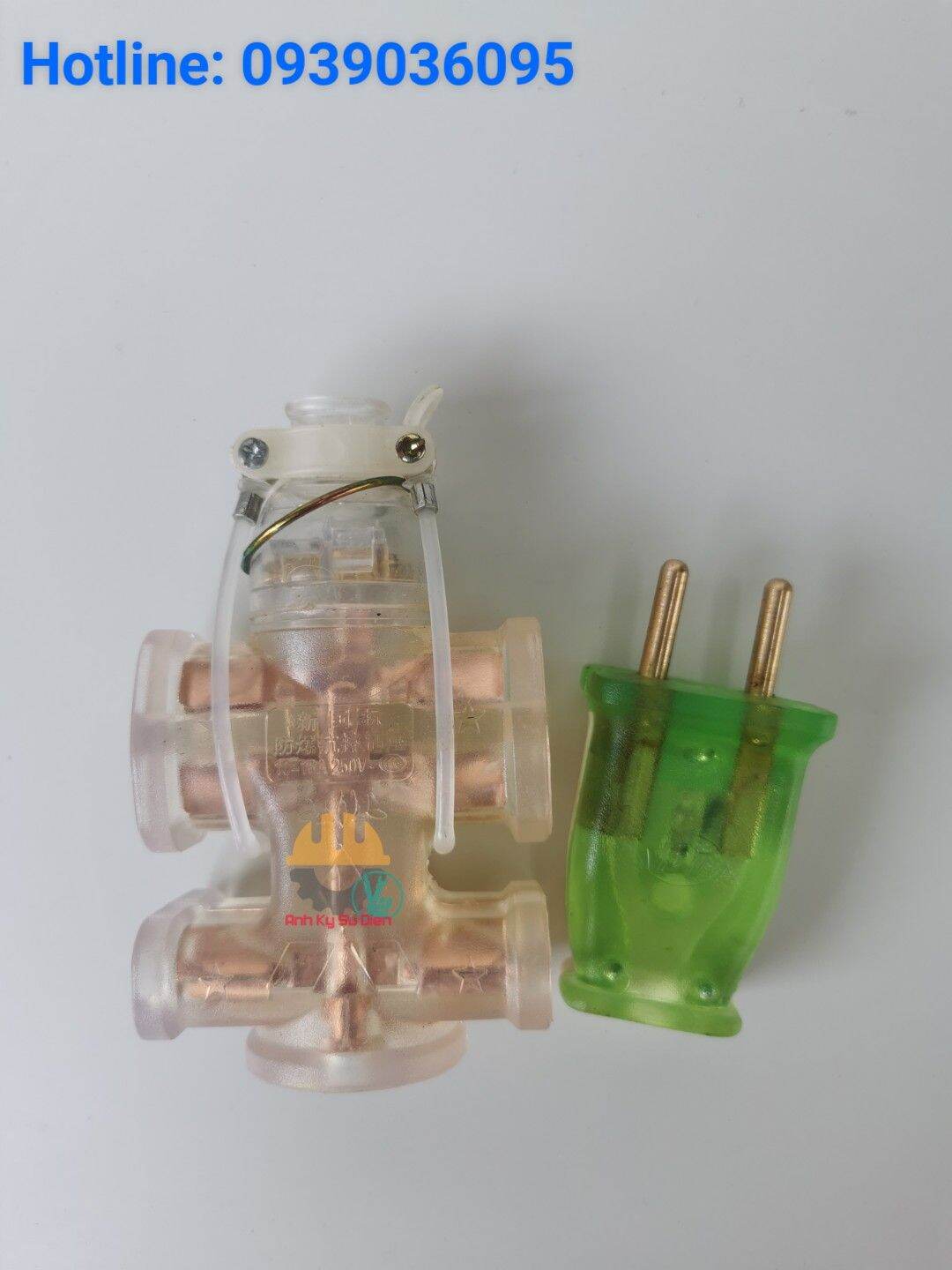 Combo 1 5 Hole Rubber Molded Socket And 1 Shatterproof Rubber Power Plug With LED Power Indicator