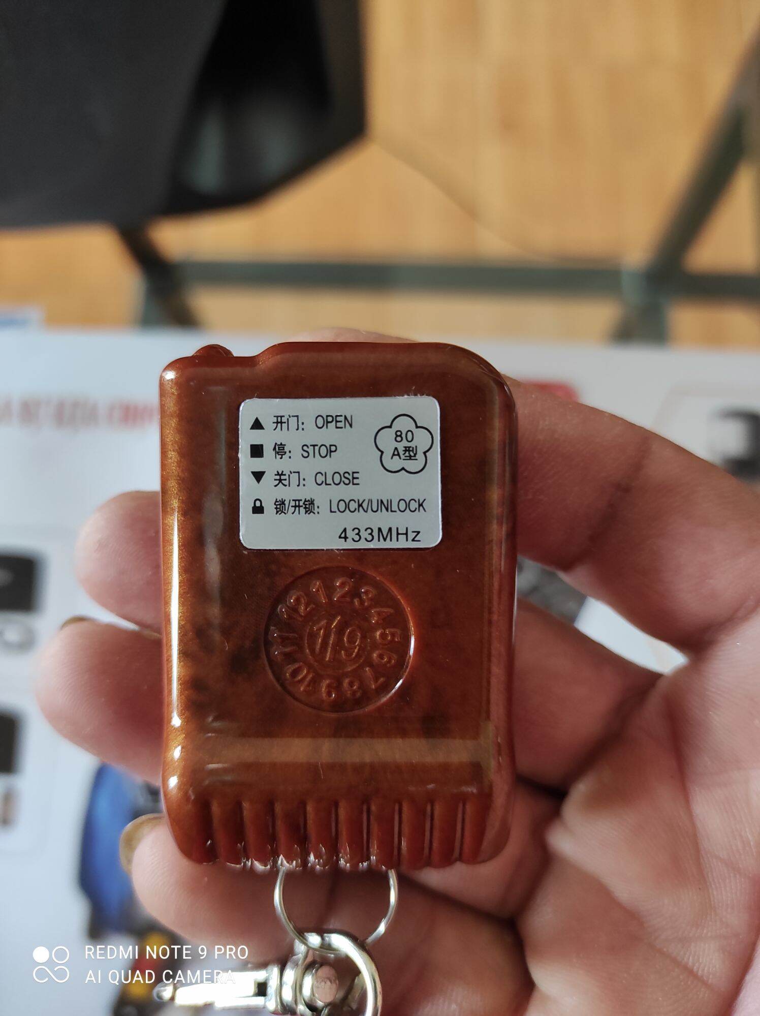 Tay điều khiển cửa cuốn YH 433- 315 vân gỗ mã nhảy