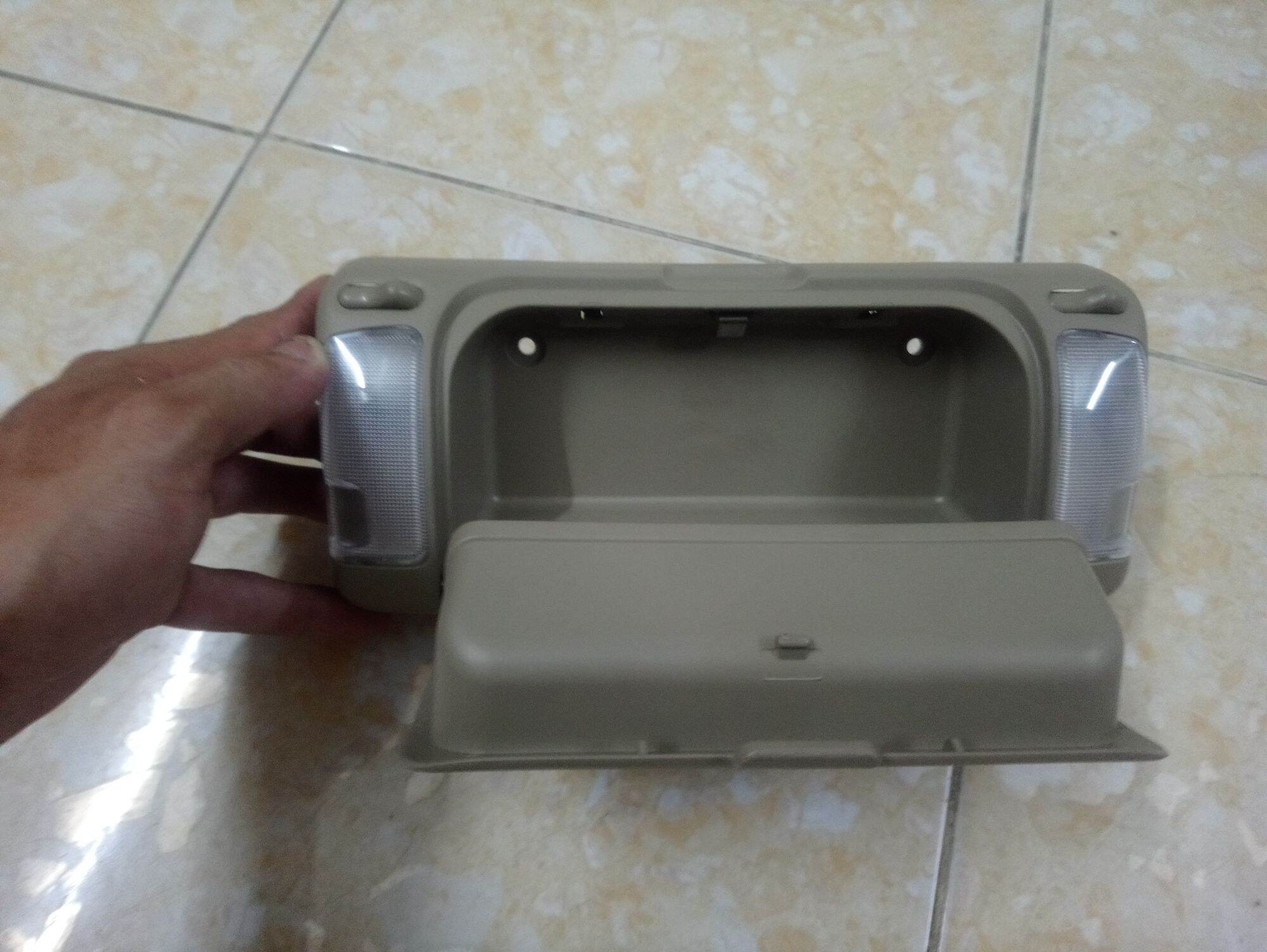 Đèn trần trước toyota innova 2006-2012