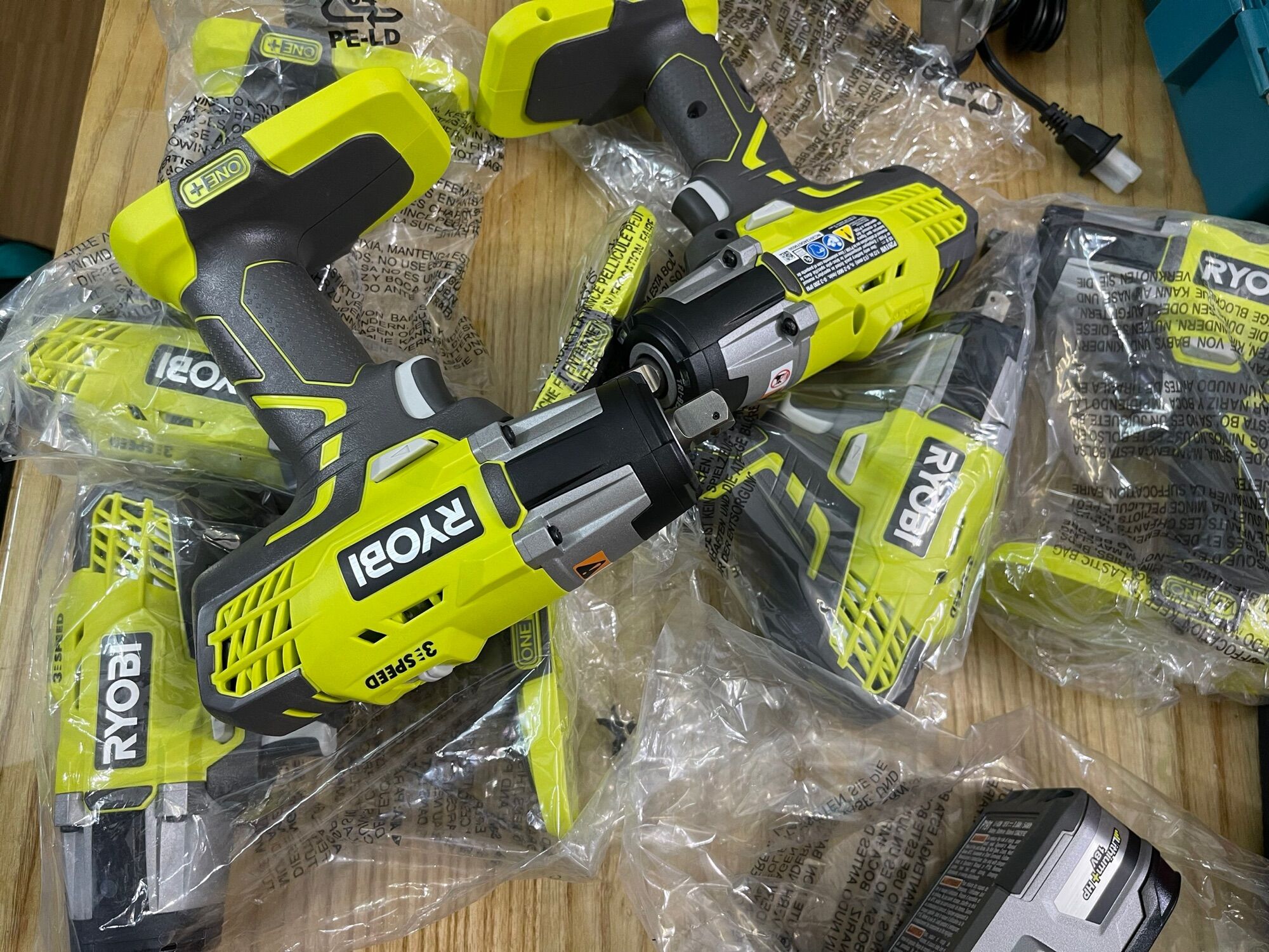 [HCM]Bù lông Ryobi P261 new ( thân máy)