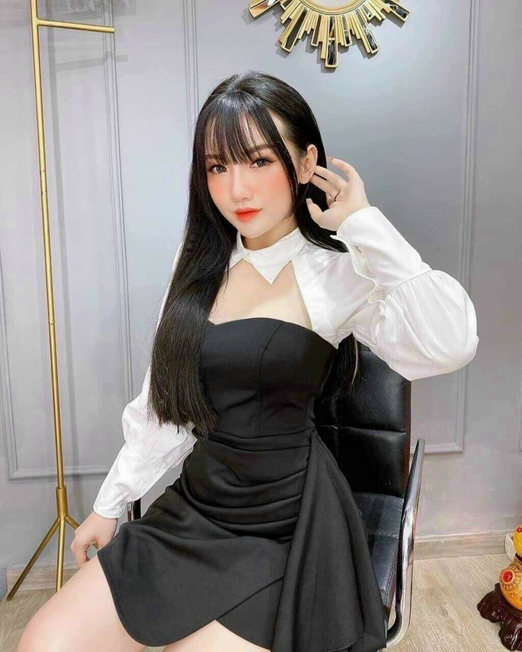 Đầm cổ sơmi hở ngực tay dài