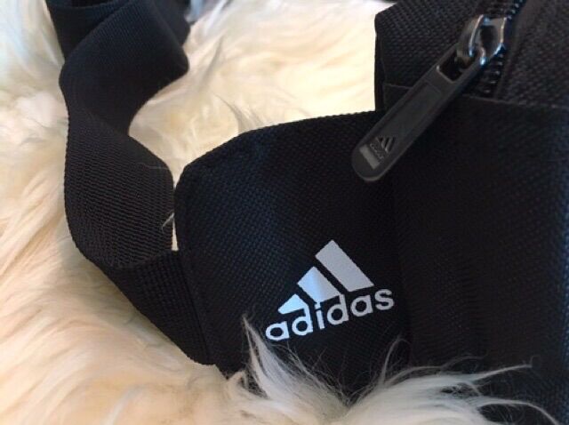 Túi đeo chéo Adidas cá tính