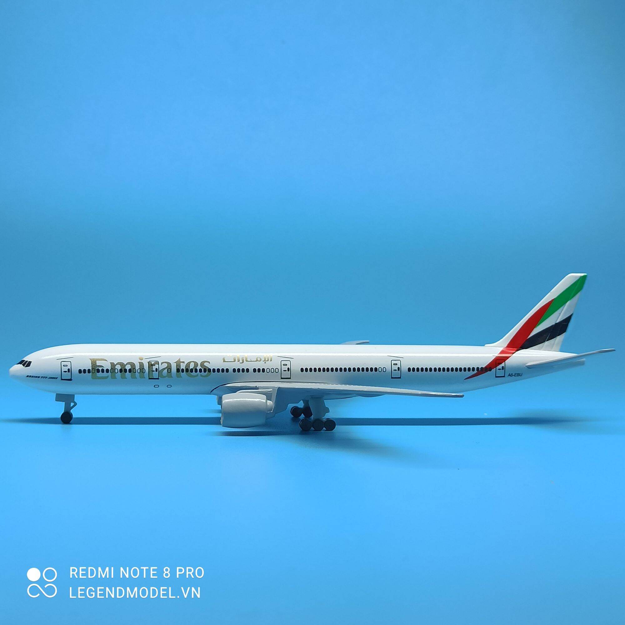 Mô hình máy bay Fly Emirates 20cm chất liệu kim loại bền đẹp