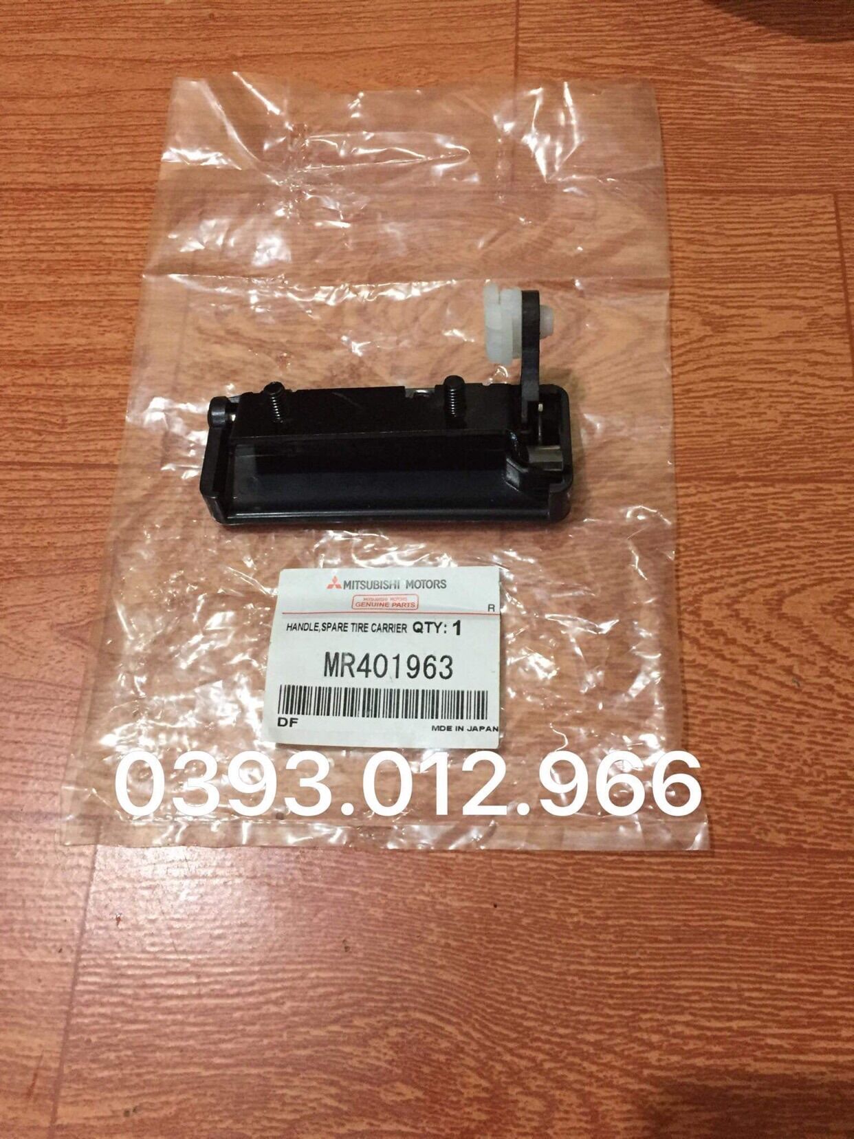 TAY MỞ CỐP HẬU MITSUBISHI JOLIE