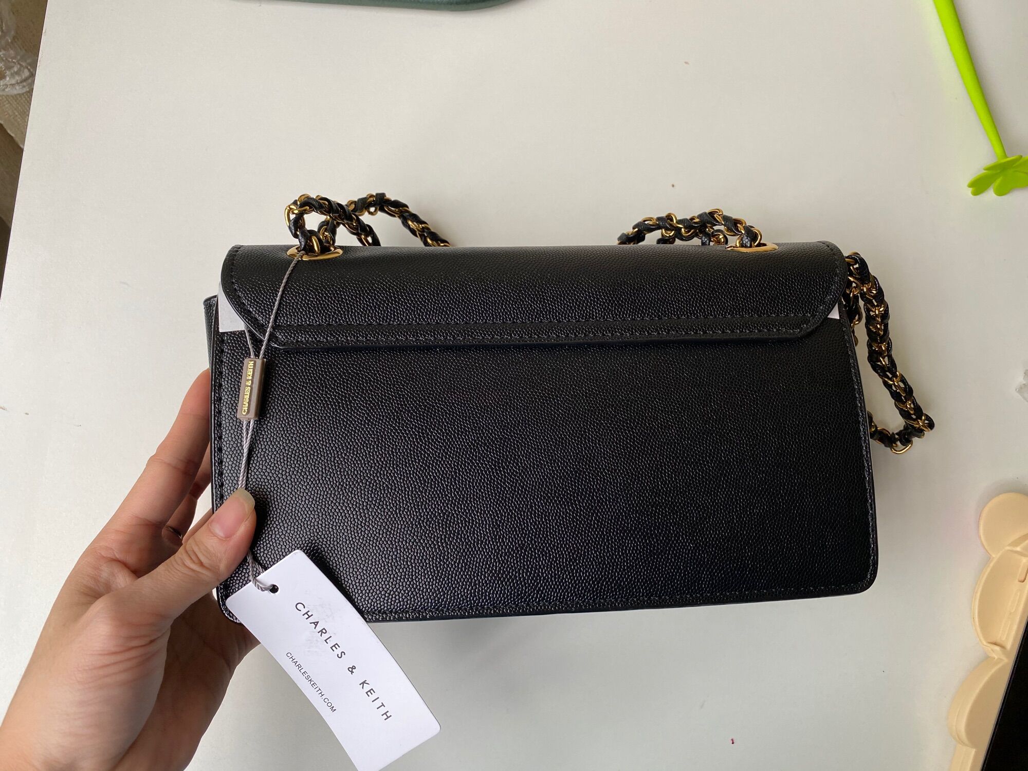 Túi đeo chéo nữ CHARLIES.KEITH 24cm da hạt sần (chuẩn like of authen)
