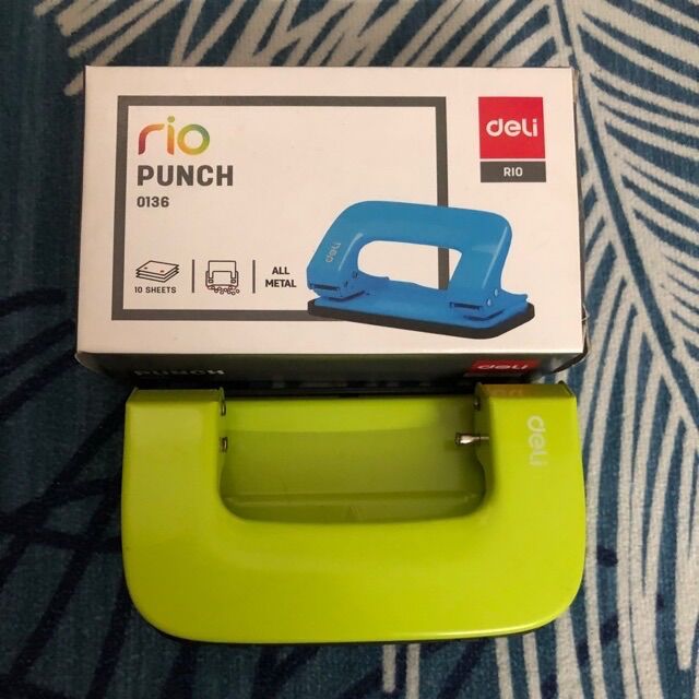 Dụng cụ bấm lỗ giấy Deli mã 0136