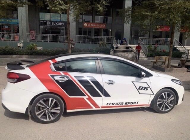 Đuôi gió thể thao các dòng xe sedan