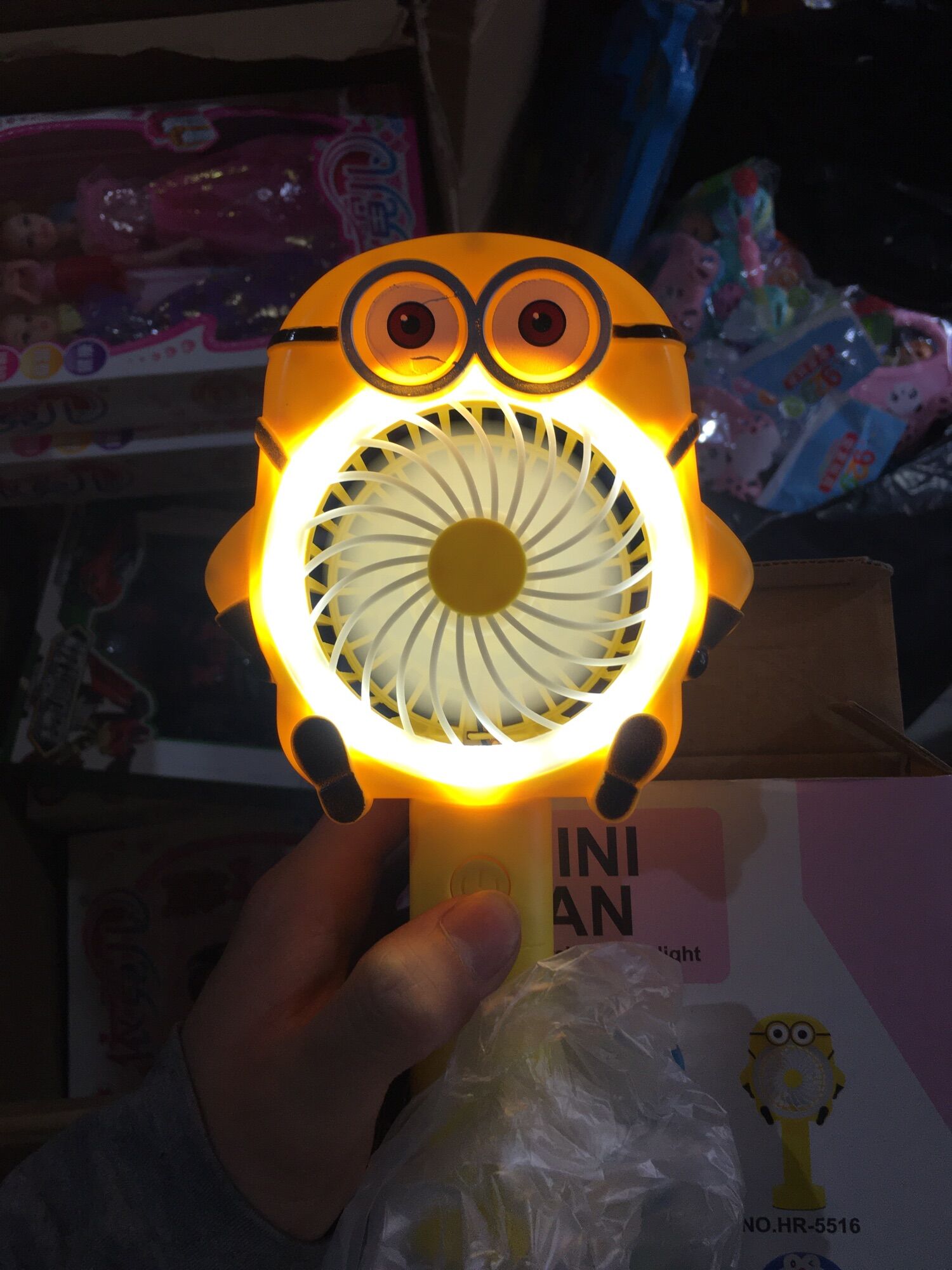 Quạt Tích Điện Đoremon Có Đèn Phát Sáng.