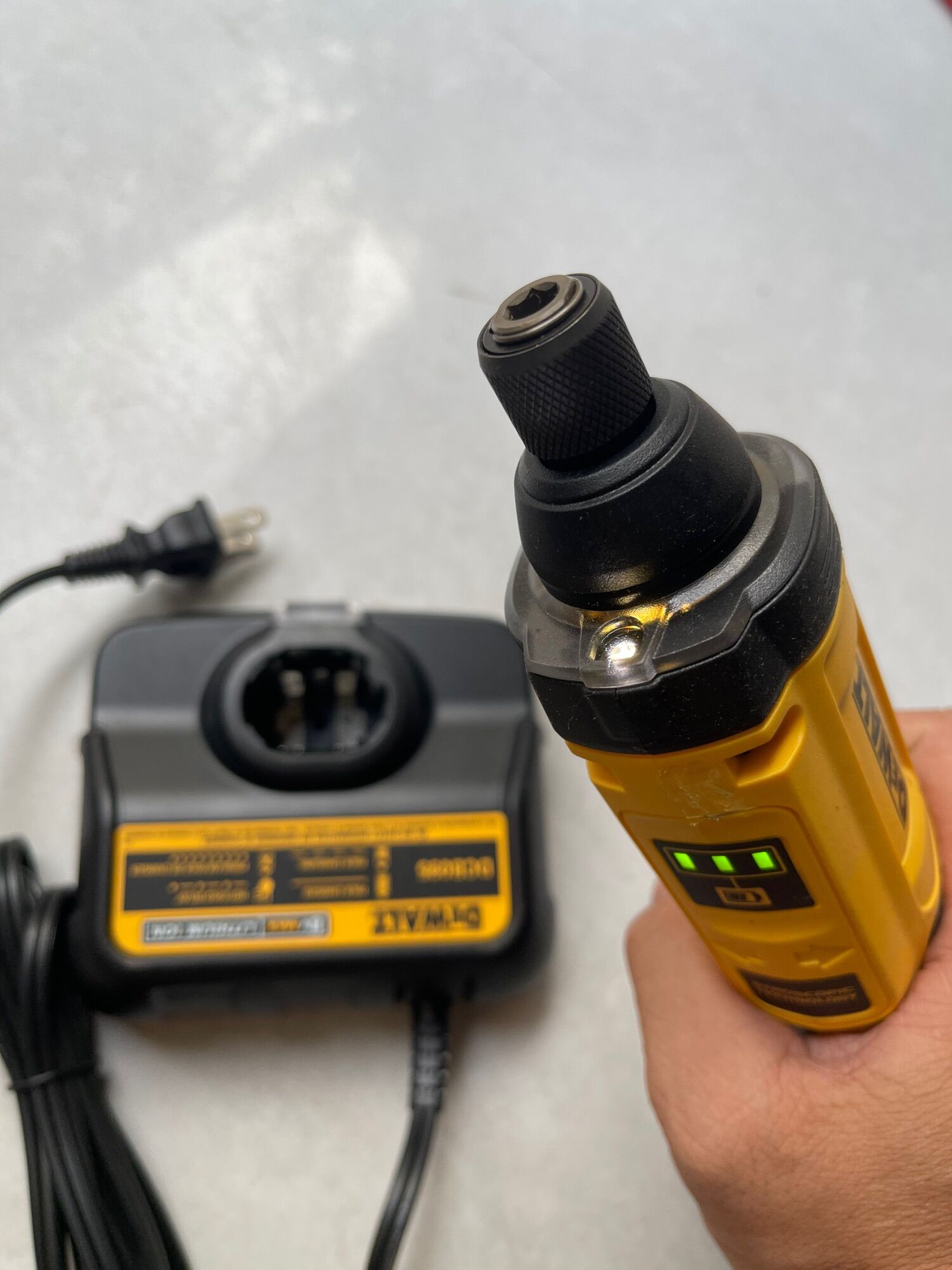 Máy vặn vít Dewalt DCF 682N1