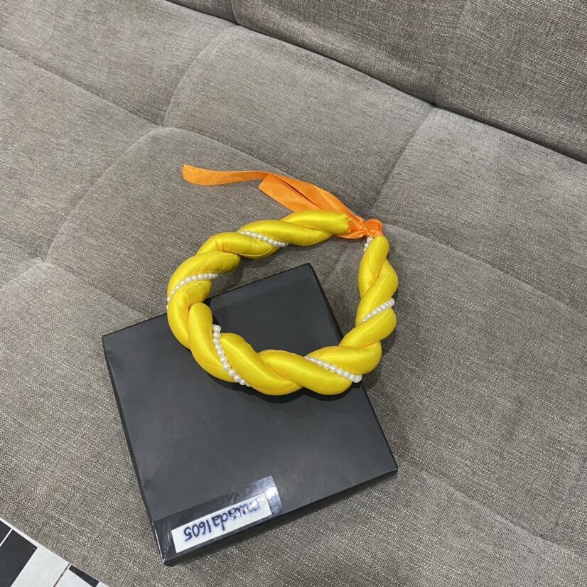 Mấn xoắn phối chuỗi hạt. Mấn đội đầu. Vấn áo dài