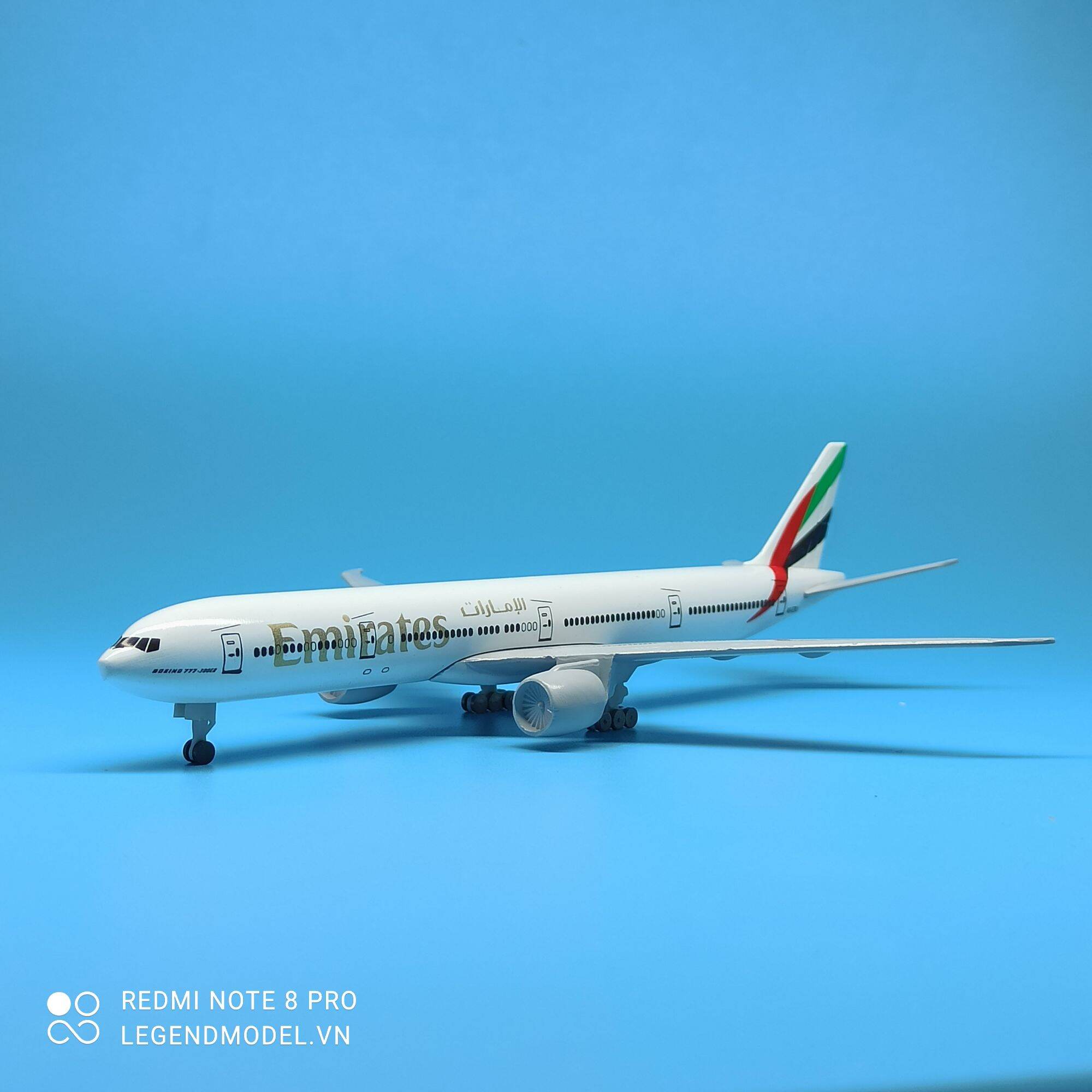 Mô hình máy bay Fly Emirates 20cm chất liệu kim loại bền đẹp