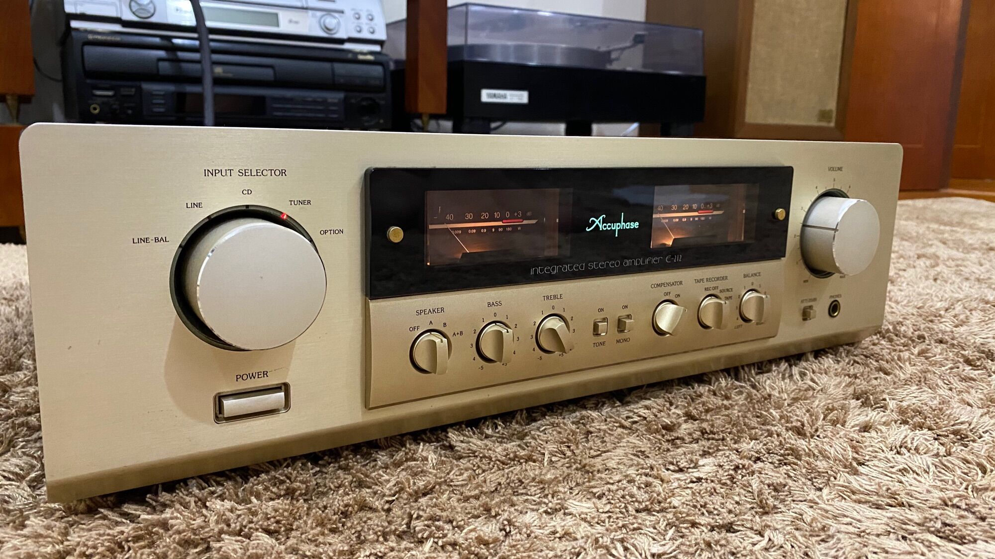 Amply Accuphase E-212