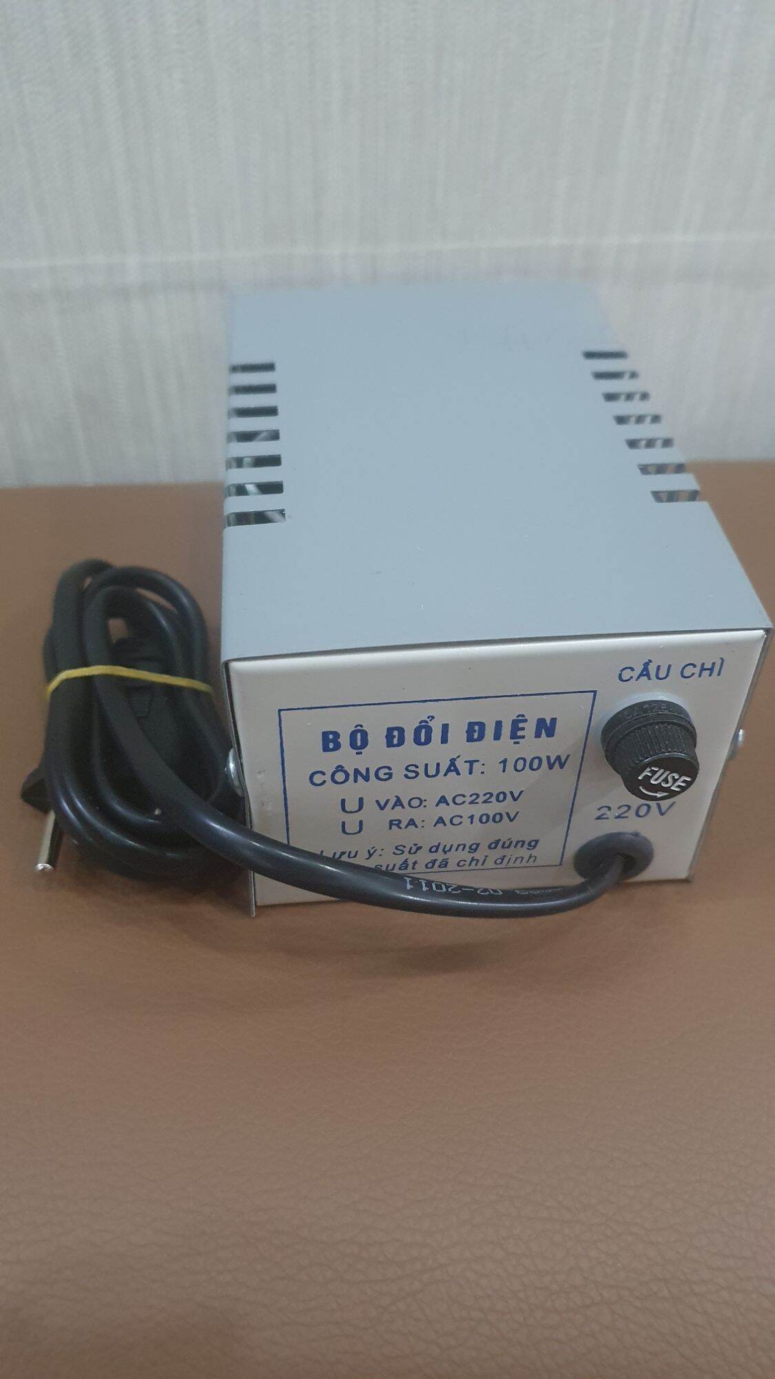 Bộ đổi nguồn 220v sang 110v  công suất 100w
