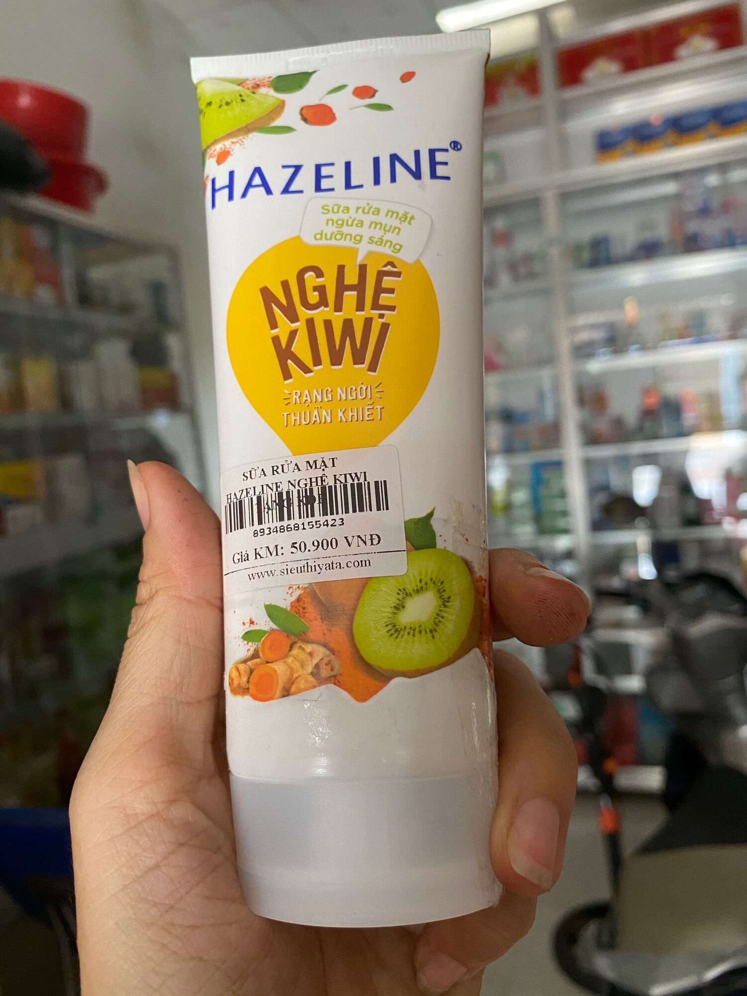 Sữa rửa mặt hazeline nghệ & kiwi 100g