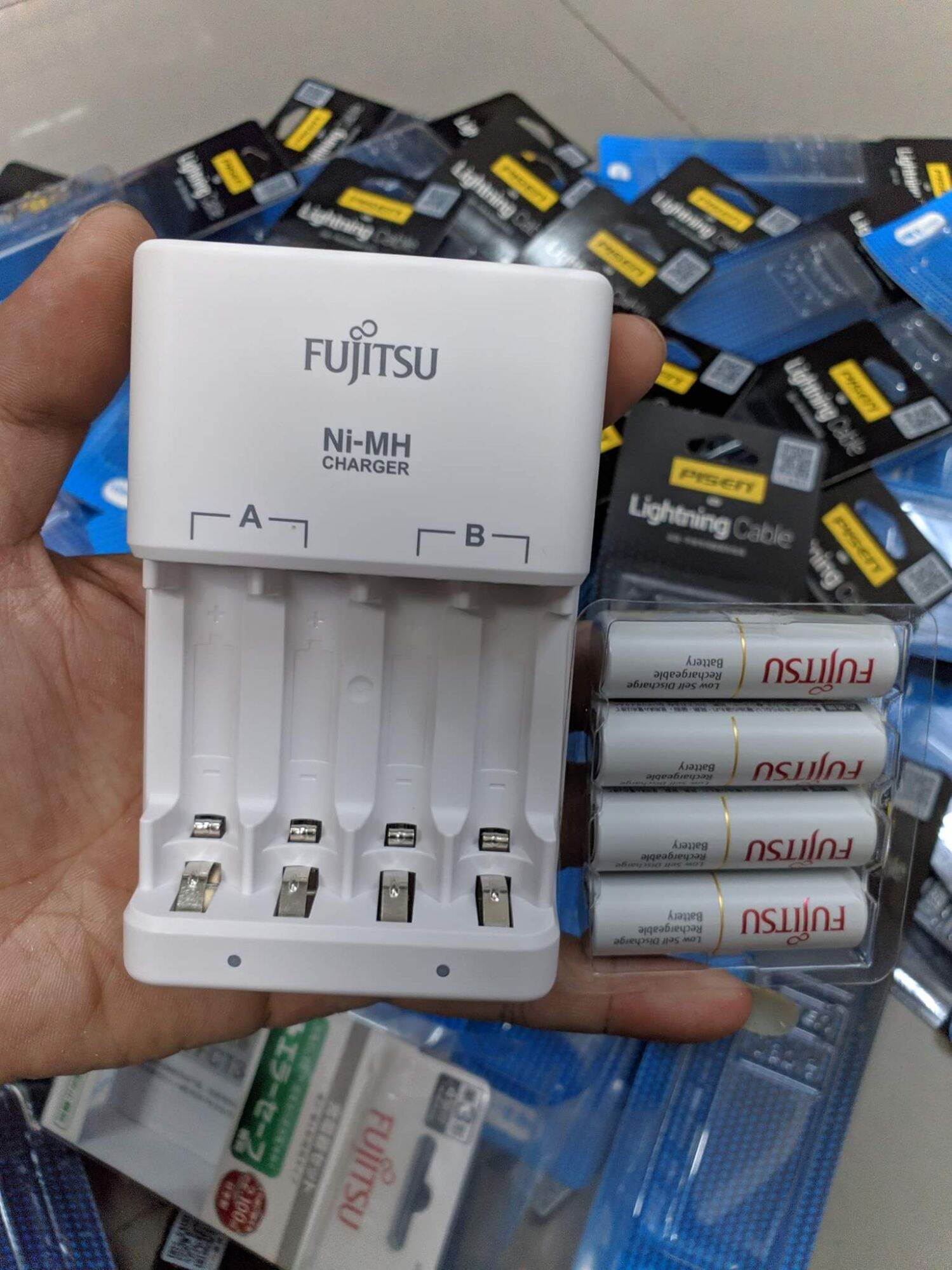 Bộ sạc AA Fujitsu FCT345 kèm 4 pin AA 1900mAh