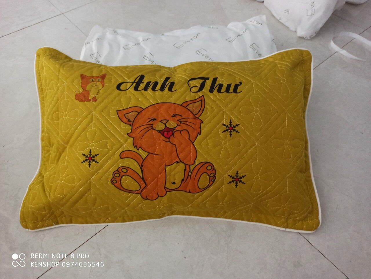 Gối cho bé mầm non in hình con mèo
