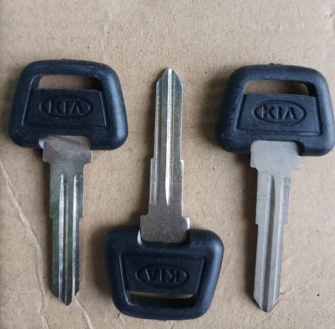 Phôi chìa khoá xe KIA ( rảnh trái , combo 3 chìa )