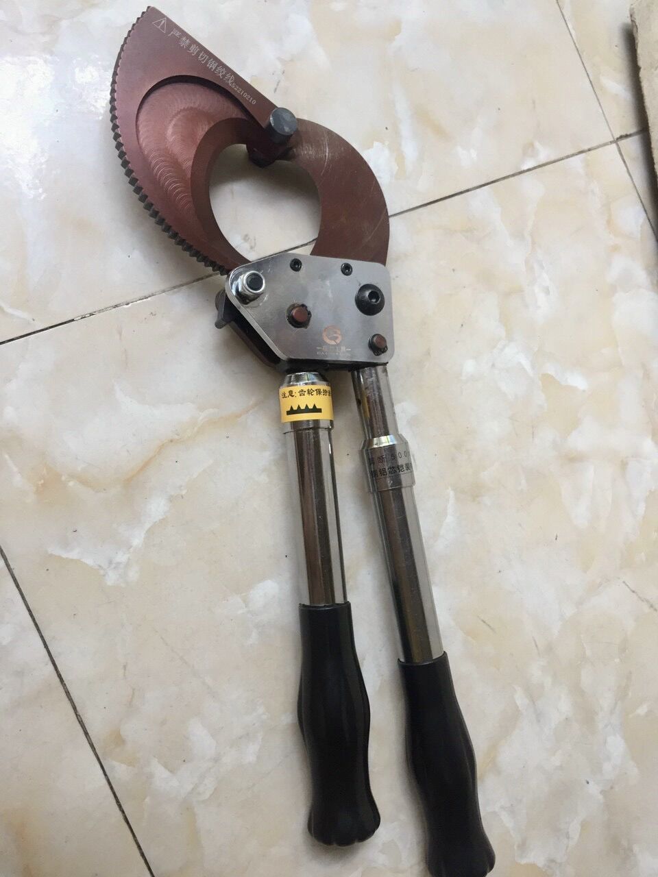 Kìm cắt cáp nhông J40 hàng tốt