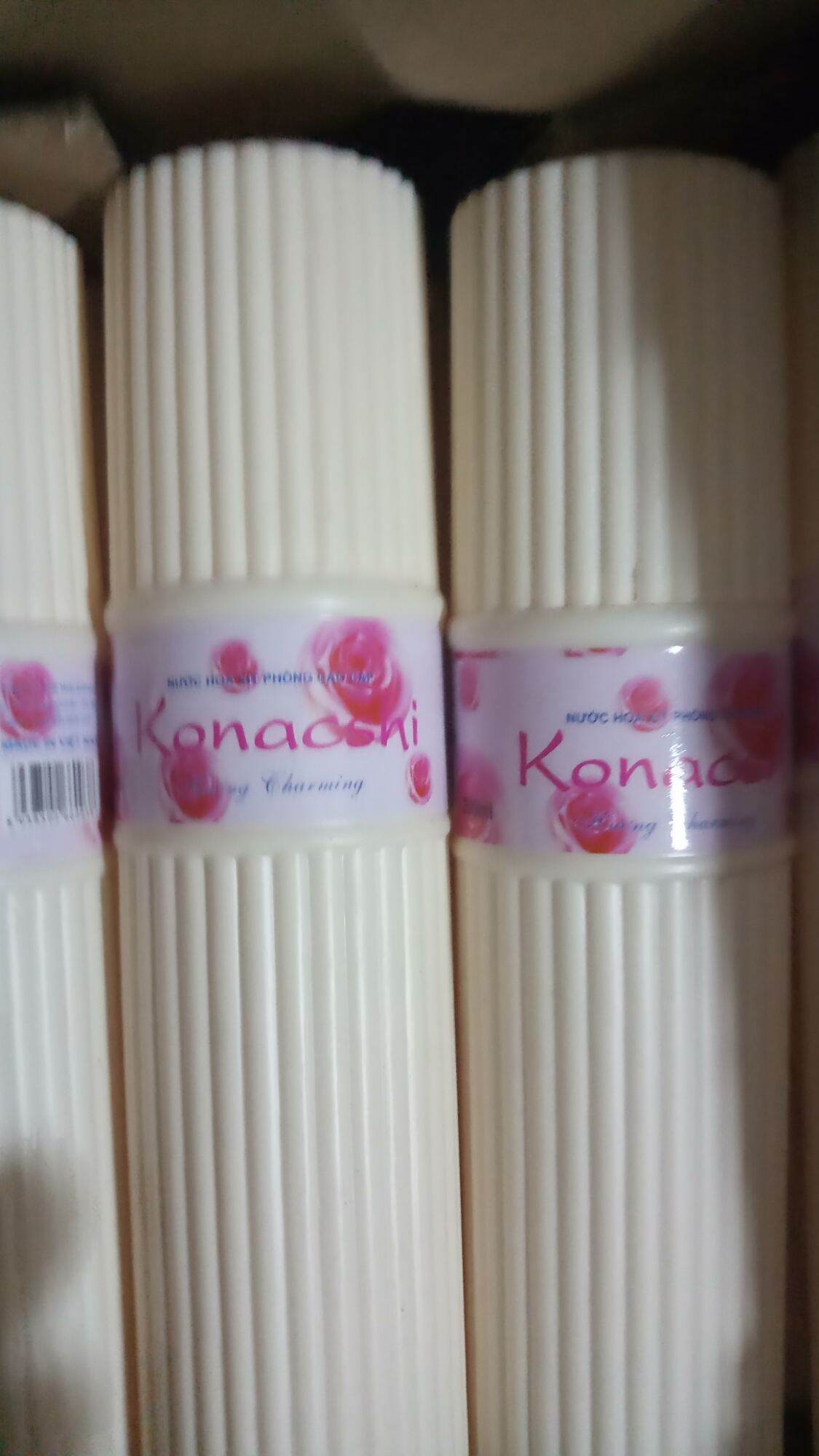 1 chai nước hoa xịt phòng, khử mùi ôtô