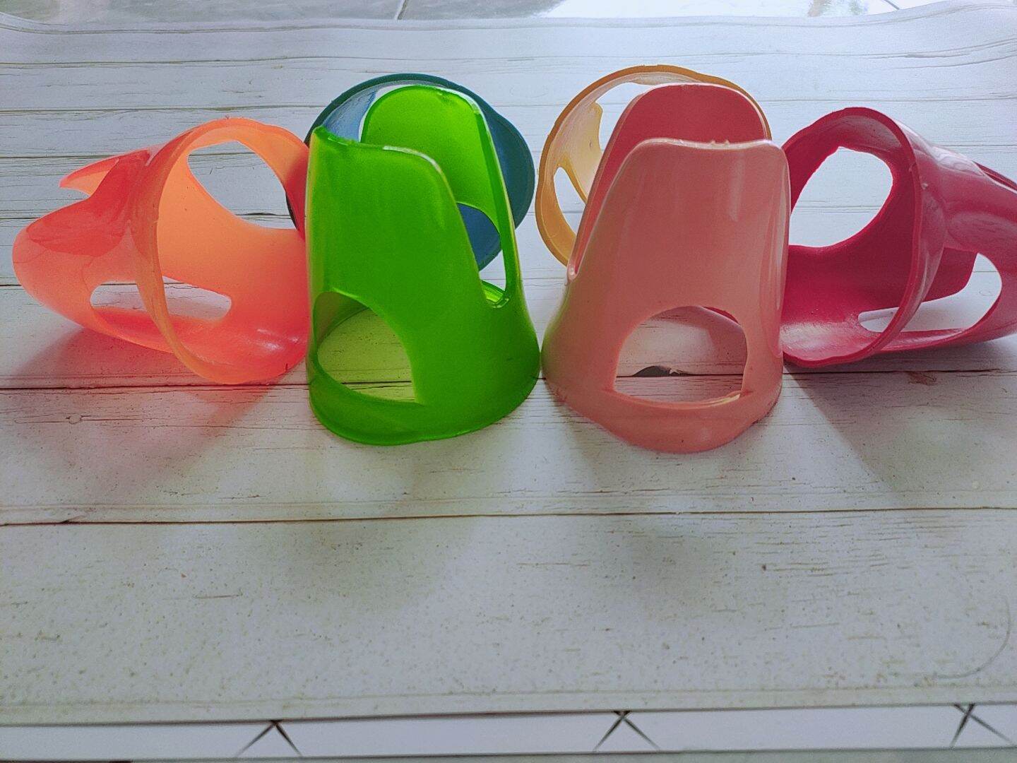 Đế bình nước phụ kiện dành cho hamters,thú cưng