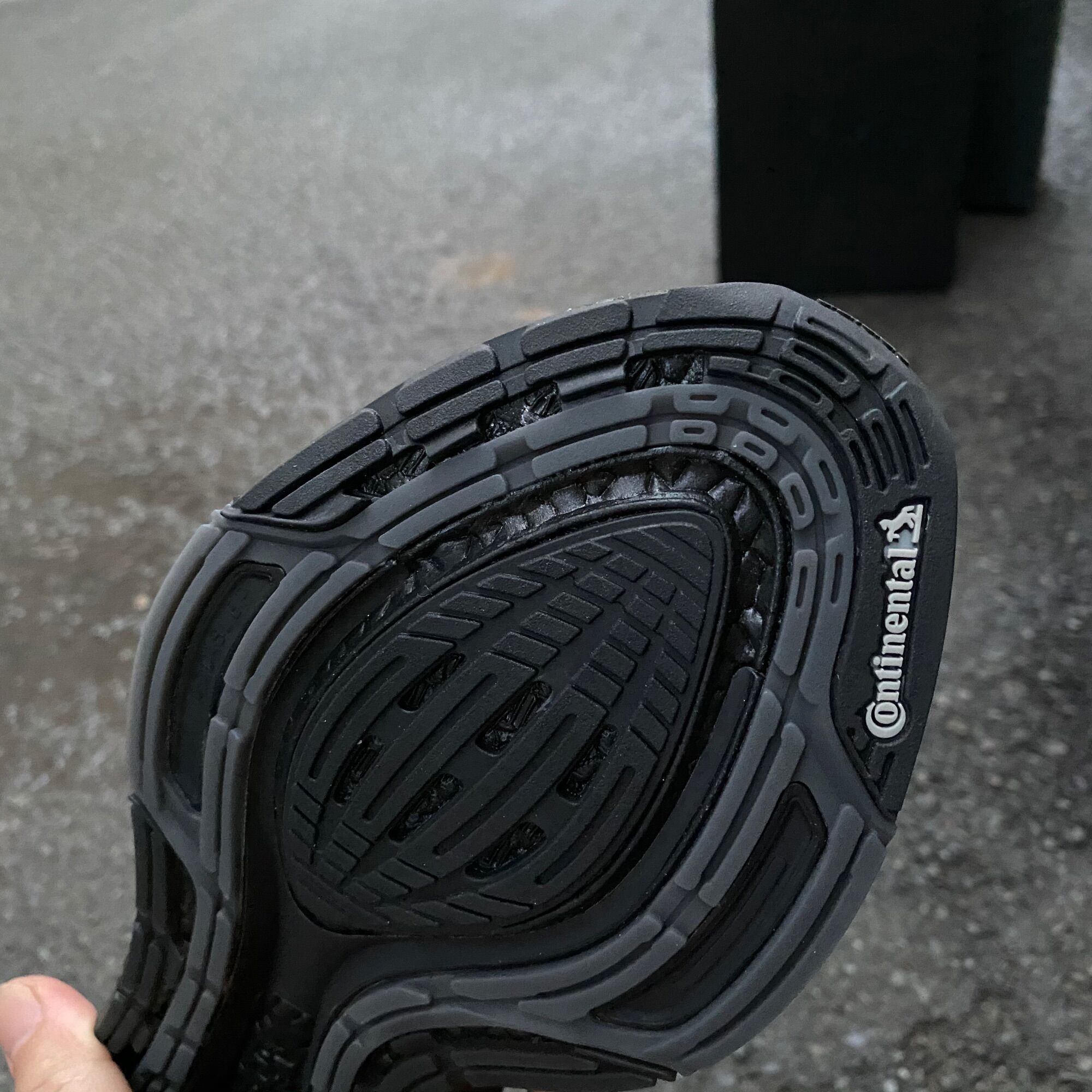 Giày thể thao ultraboost đen full nam