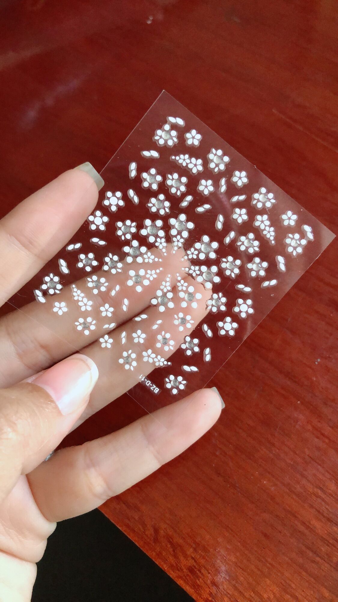 Hoa nổi dán móng - 2 cái ( giao ngẫu nhiên mẫu)