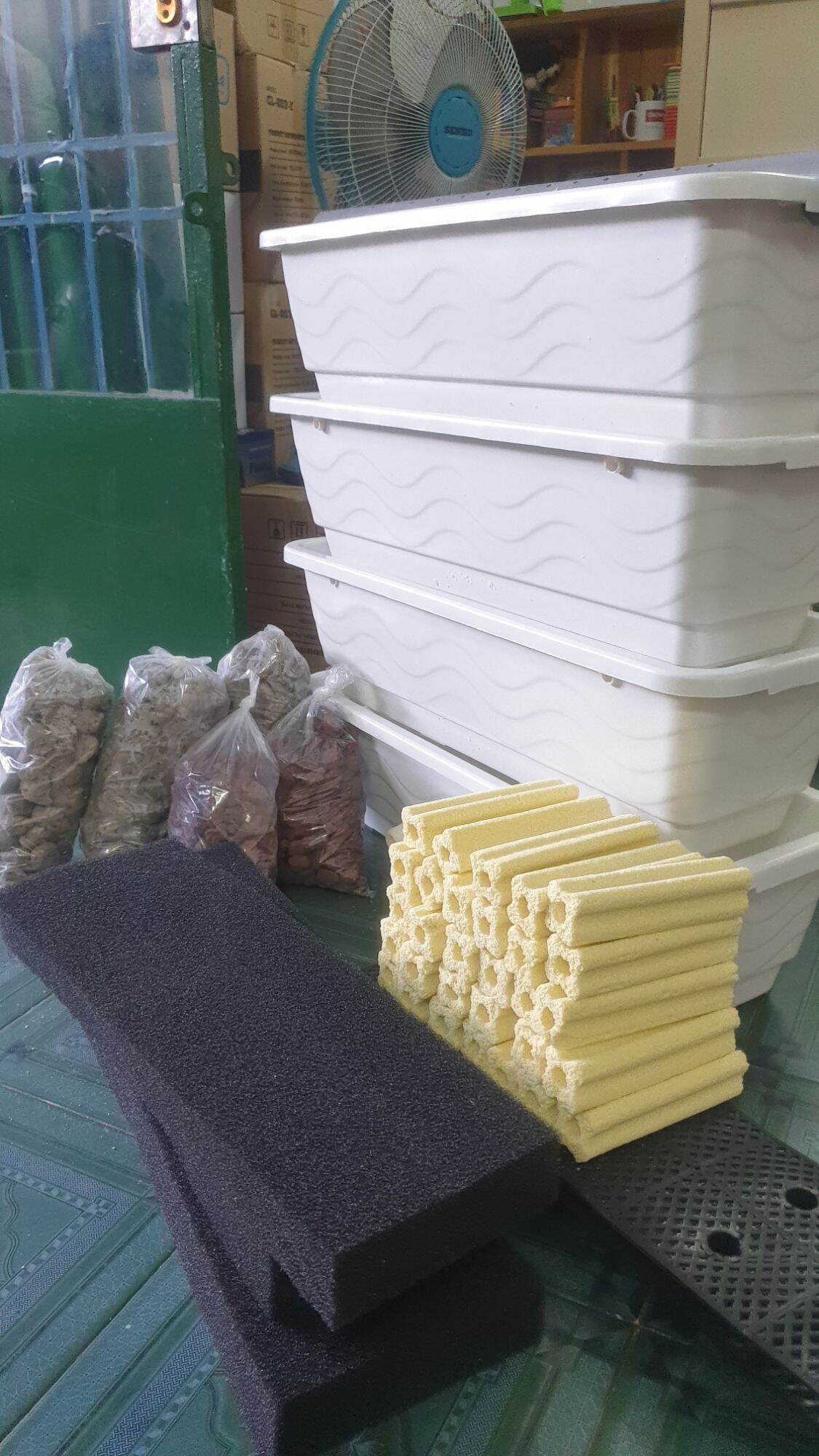 [HCM]Baki 4t trắng kèm vật liệu lọc và ống mưa (lỗ thoát 2 lỗ 34)