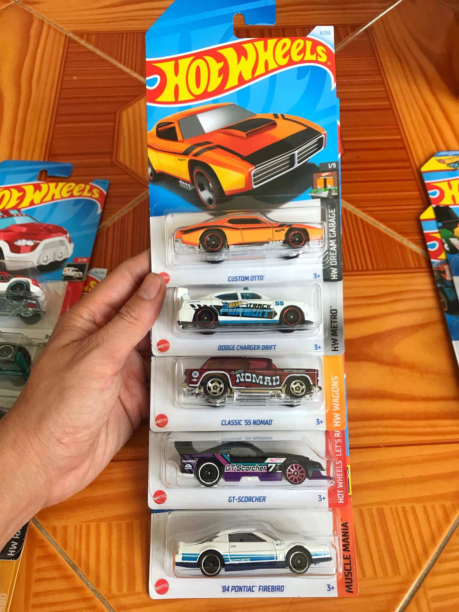 Mô hình xe Hot Wheel bằng Sắt tỉ lệ 1/64
