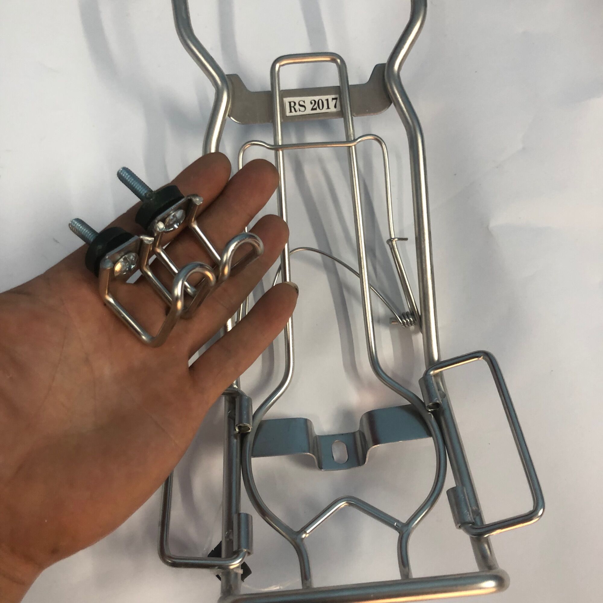 Móc u treo đồ inox gắn xe máy xe điện