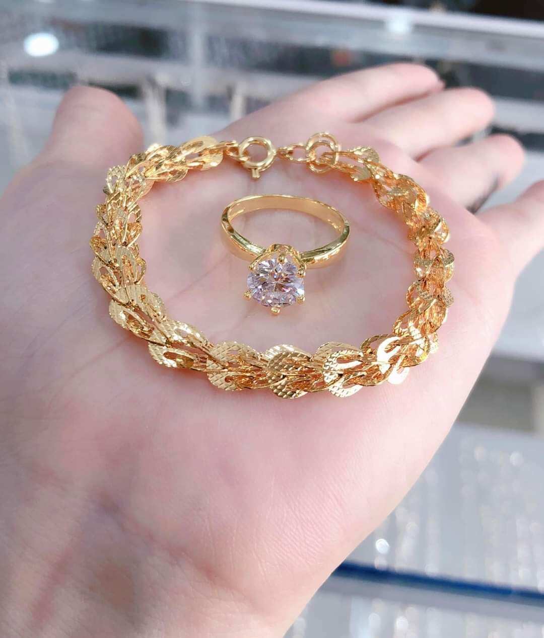 Lắc Phụng đeo không đen