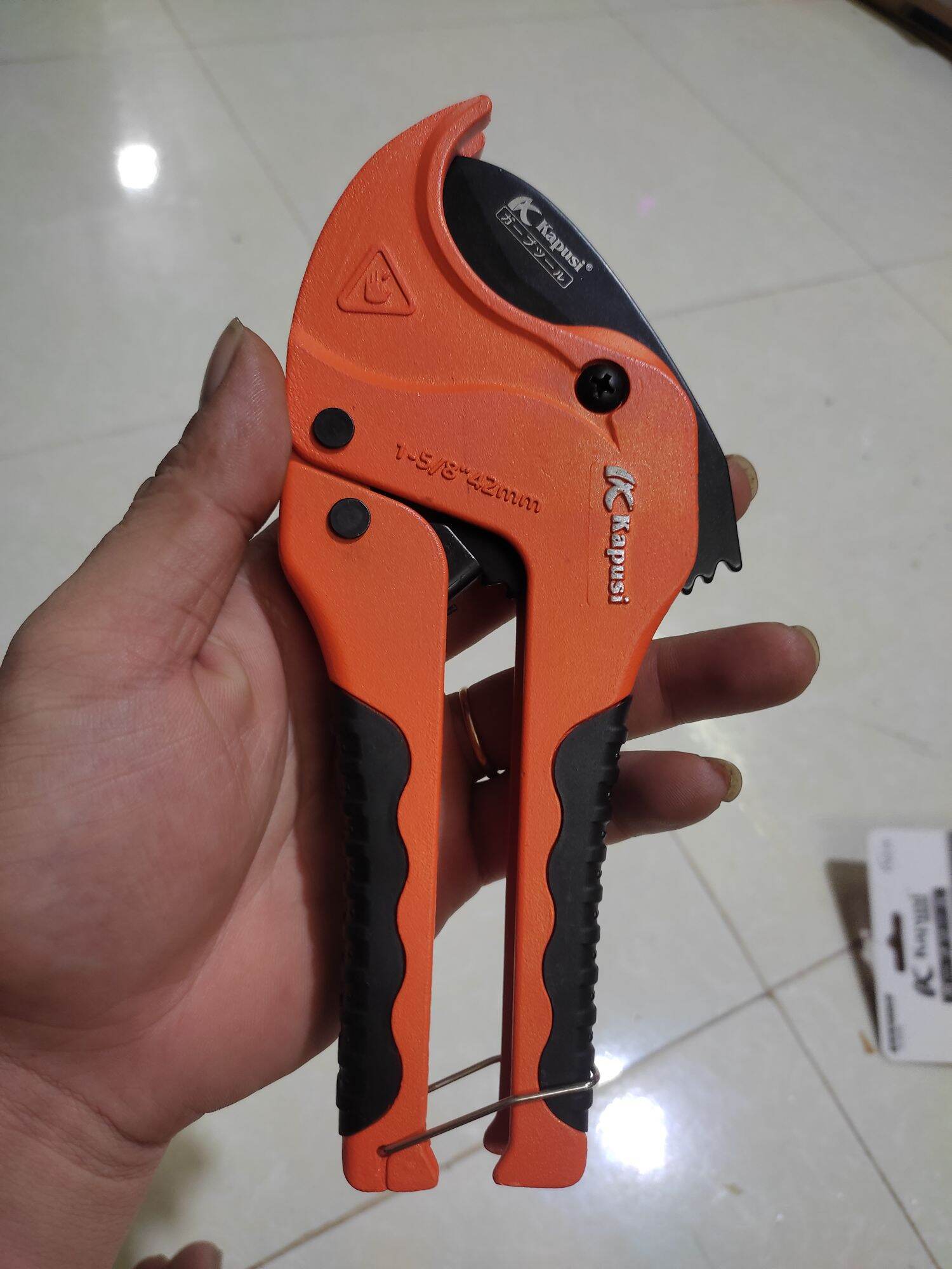 Kéo cắt ống nước