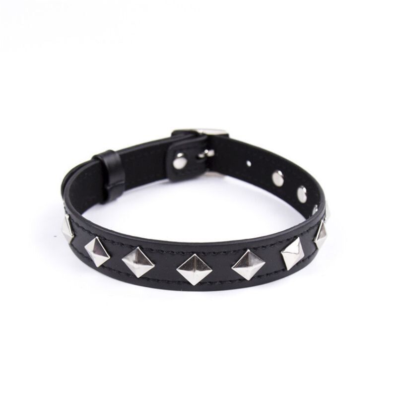 Vòng cổ choker da phong cách gothic